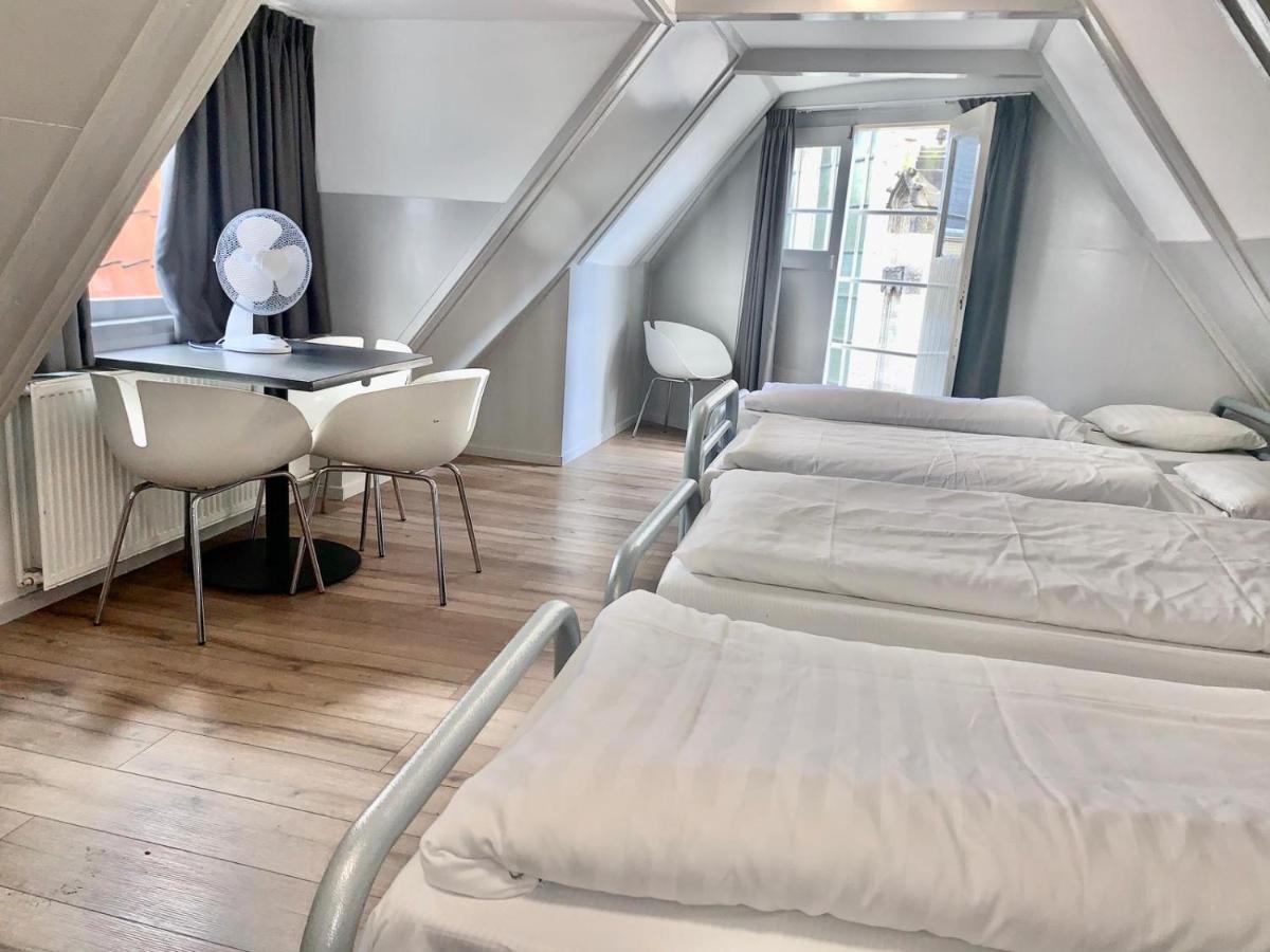 Hostal The White Tulip